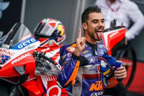 Miguel Oliveira, del equipo Red Bull KTM Tech3, gana el Gran Premio de Estiria