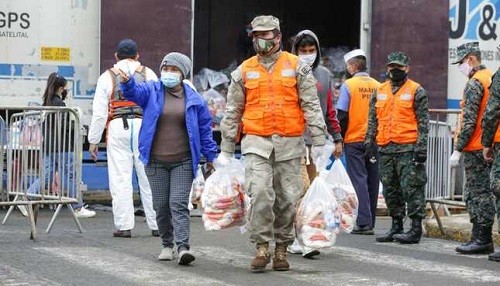 Más de ocho mil familias vulnerables de Ventanilla reciben canastas de víveres