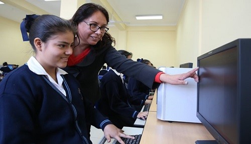 Ofrecen 100 mil becas para estudiantes que culminan la educación