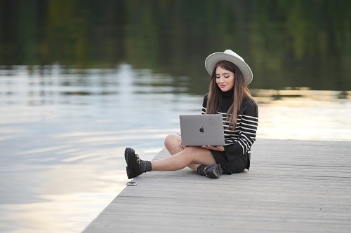 Mujeres nómadas digitales: Cómo convertirte de viajera a la CEO de tu vida