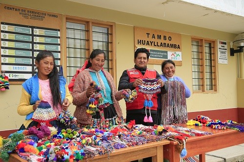 Artesanas cusqueñas revaloran cultura ancestral con emprendimiento digital