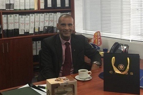 Jalado y defenestrado
