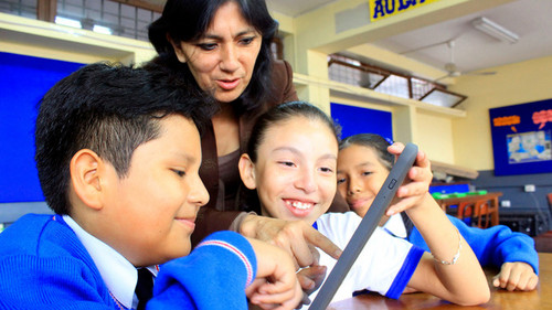 Padres deben orientar a sus hijos sobre los riesgos en internet y las redes sociales