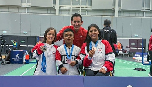 Parabádminton peruano gana 3 medallas en Escocia