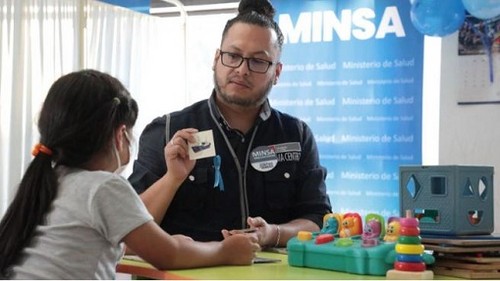 Mantenerse atentos a los cambios de ánimo de los niños y escucharlos activamente puede ayudar a prevenir el abuso sexual