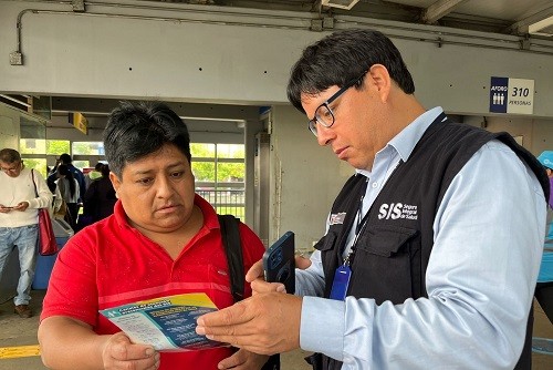 SIS realiza intervenciones informativas en espacios públicos