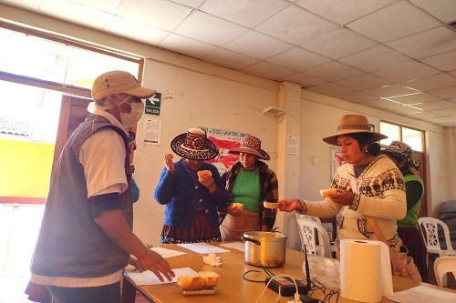 Cusco: ganaderas de Velille perfeccionan la elaboración de yogurt y manjar en Tambo del Programa PAIS