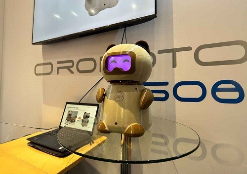 Joven peruano crea robot social para soporte emocional de niños hospitalizados y destaca en el Premio Nacional de la Juventud Joven peruano crea robot social para soporte emocional de niños hospitalizados y destaca en el Premio Nacional de la Juventud