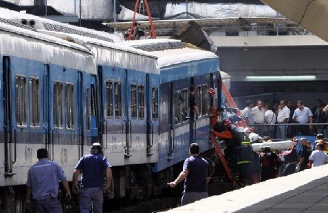 Dos peruanos continúan desaparecidos tras accidente ferroviario en Buenos Aires