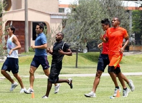 Ex jugadores de la San Martín entrenaron en un parque