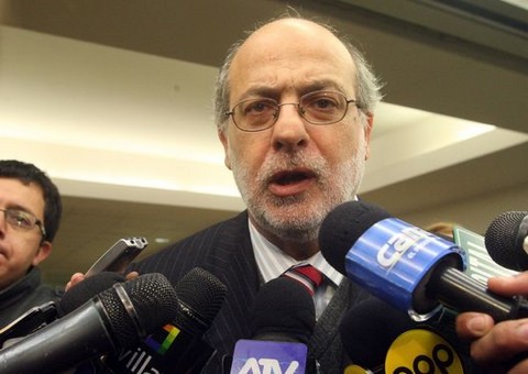 Abugattás sostuvo que Roncagliolo es 'presa' de la oposición