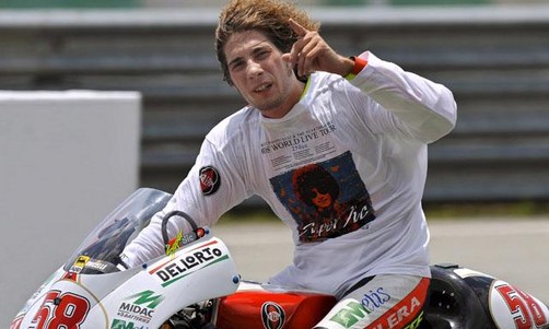 Motociclista italiano muere arrollado en plena competencia
