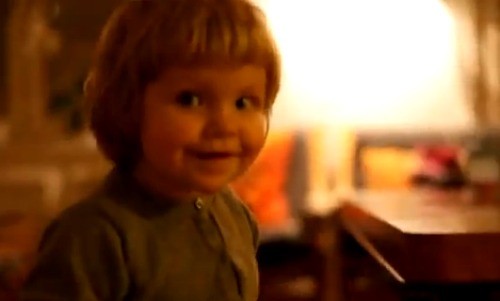 La sonrisa de niño más demoniaco del mundo (Video)