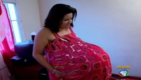 Mujer finge encontrarse embarazada de cuatrillizas