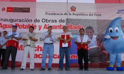 Ministerio de Vivienda lleva el agua a pobladores Manchay