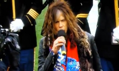 Steven Tyler fue abucheado al entonar el himno de EE.UU