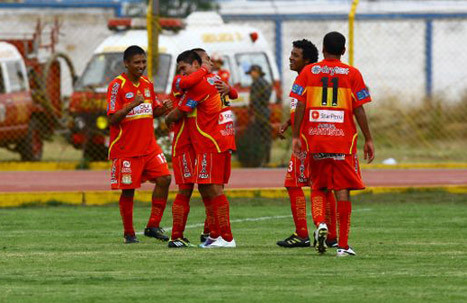 Arsenal venció 3-0 al Sport Huancayo