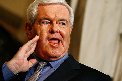 Newt Gingrich llama 'rendición' a disculpa de Obama por quema del Corán