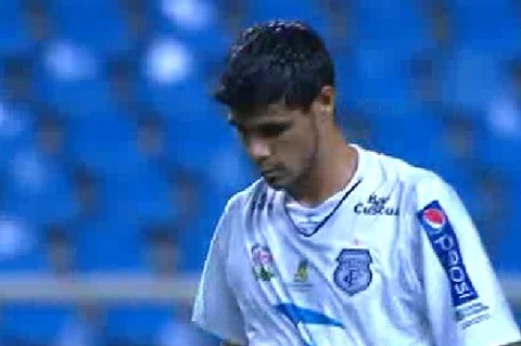 Despiden de su club a futbolista brasileño que falló un penal (video)