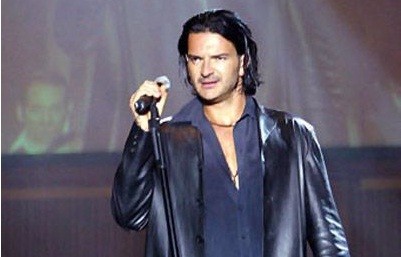 Justicia iraní castigaría con pena de muerte a quienes escuchen la música de Ricardo Arjona