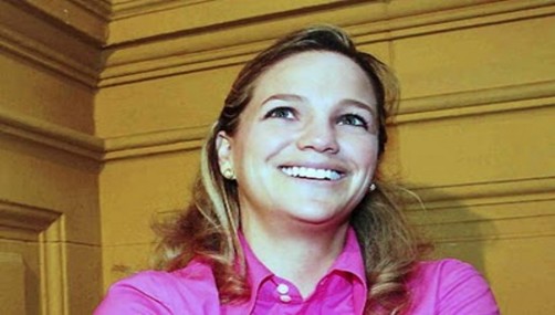 Luciana León vocera de la mini bancada aprista