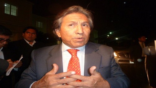 Alejandro Toledo exhorta a Alan García a entregar banda presidencial a Ollanta Humala