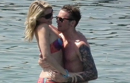 Danny Jones de vacaciones en Chipre con su novia