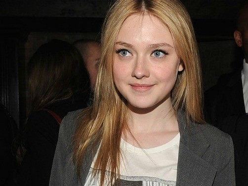 Dakota Fanning se pasea por Manhattan