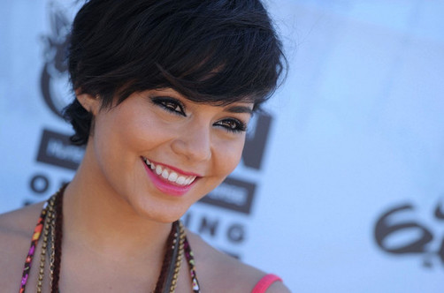 Vanessa Hudgens se pasea en shorts por Los Ángeles