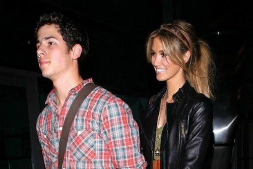 Nick Jonas y Delta Goodrem de compras en el supermercado