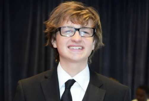 Angus T. Jones en el 'Power of Youth 2011'