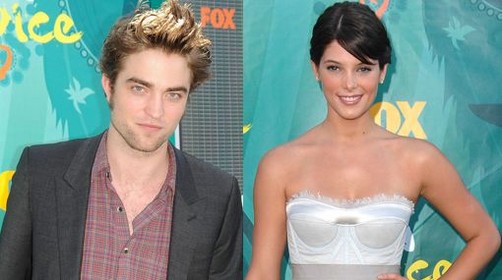 Robert Pattinson junto a Ashley Greene en París