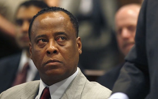 Conrad Murray podría testificar en su audiencia