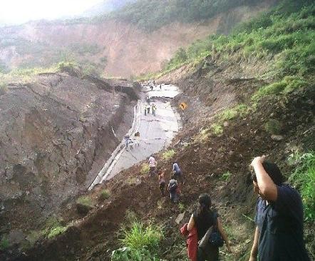 Vía Yurimaguas-Tarapoto continúa bloqueada por tercer día consecutivo