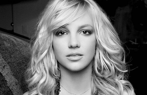 Britney Spears lee acerca del amor