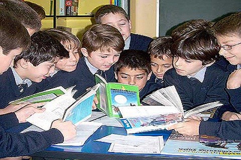 Chile: Consejero Goic renuncia por 'tardanza' en cambio de términos en textos escolares