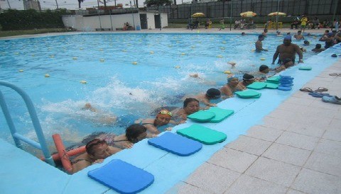 Municipalidad de Barranco inicia programa de natación para adultos mayores