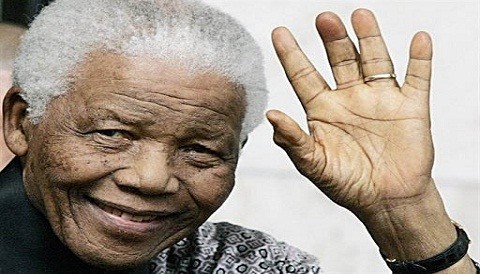 Nelson Mandela fue hospitalizado de emergencia por dolores abdominales