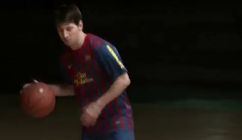 Messi ahora la 'rompe' en las canchas de básquetbol (video)