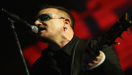 U2 rinde emotivo homenaje a Amy Winehouse