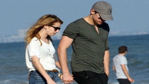 Emma Roberts y Chord Overstreet pasean su amor por Malibú