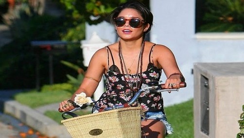 Vanessa Hudgens se relaja el fin de semana