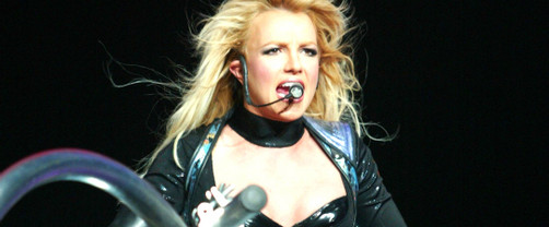 Britney Spears 'roba' un banco en su nuevo videoclip