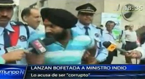 Ministro indio recibe una bofetada por corrupto (video)