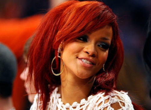 Rihanna celebra acción de gracias con su equipo