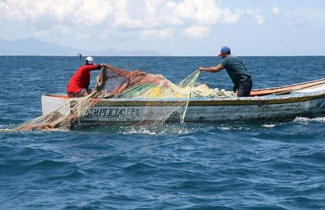 Reinician búsqueda de pescadores desaparecidos en mar del Callao