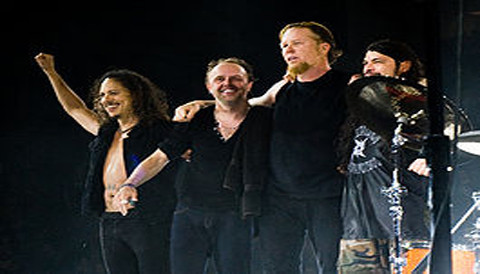 Fan realiza homenaje con luces a Metallica