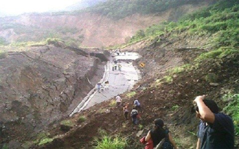 Apurímac: Lluvias causan derrumbes en carreteras