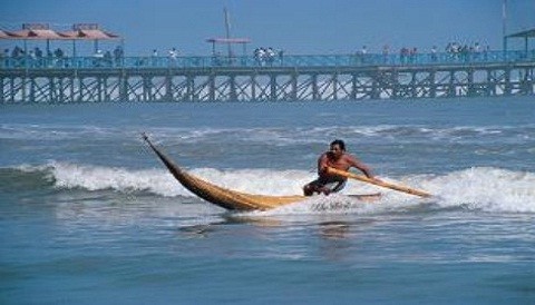 Trujillo: Mundial de longboard se inició con caballitos de totora