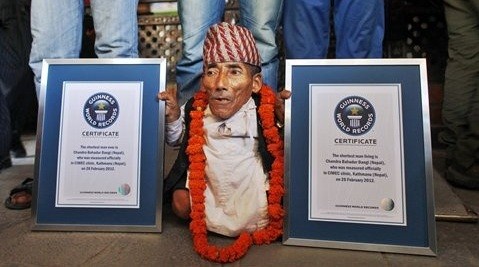 Nepalés de casi 55 centímetros es el hombre más pequeño del mundo